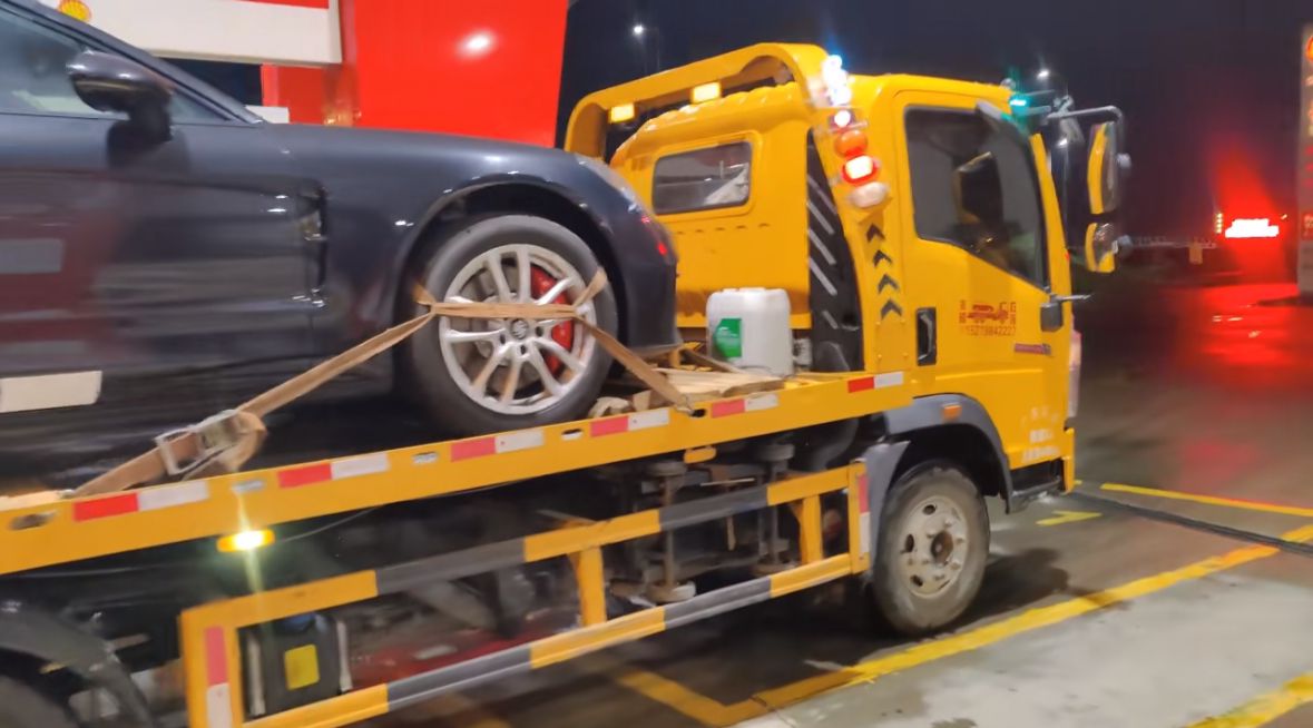 海东行车途中遇到突发状况该如何呼叫道路救援？